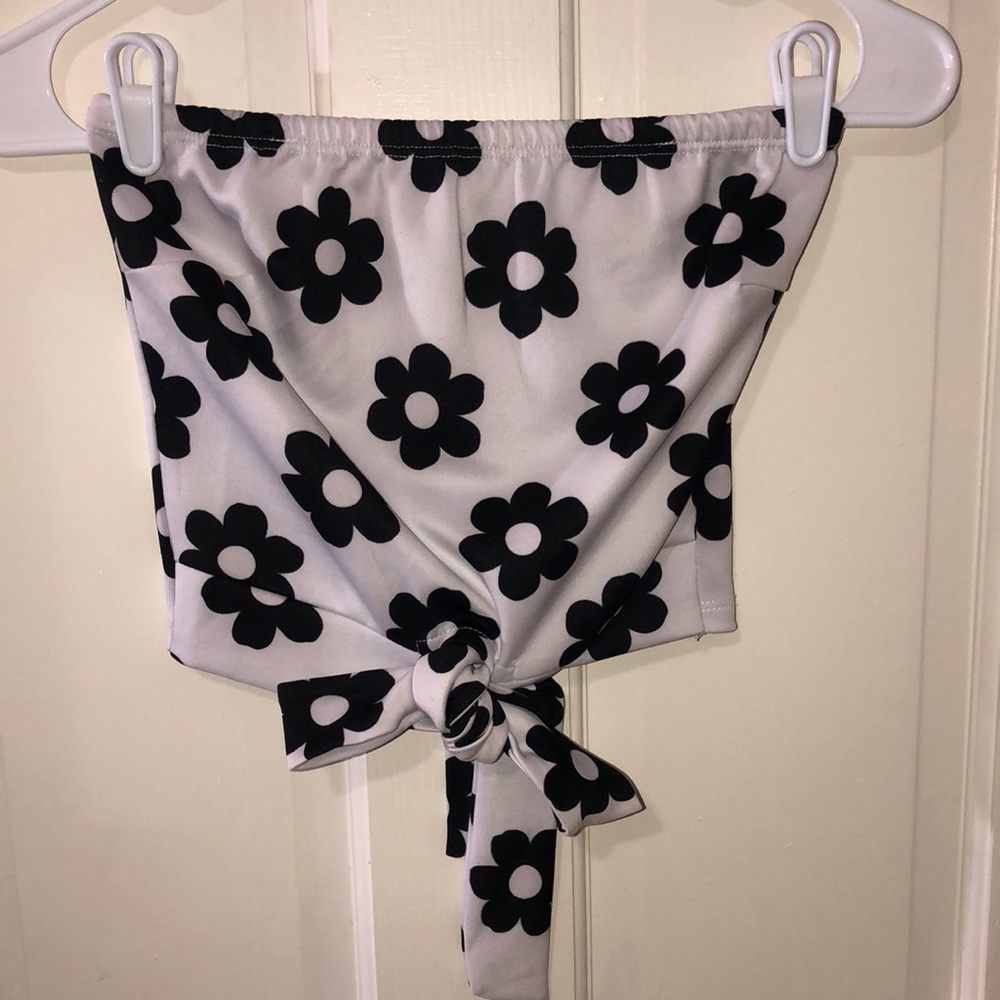 B/W cute flower print tube top